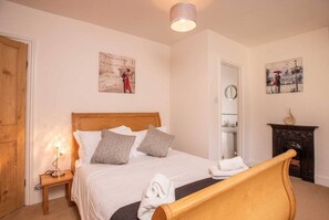 4 bedrooms, iron/ironing board, Internet, bed sheets - *Relocation, Business and Contractor Long Stays! (Oxford)