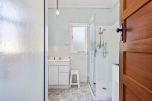 Douche, sèche-cheveux