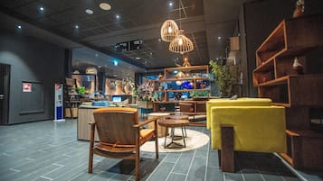 Lobby lounge