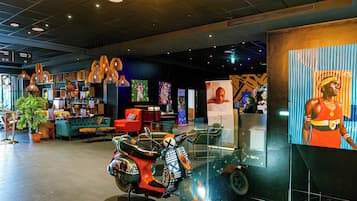 Coin salon dans le hall