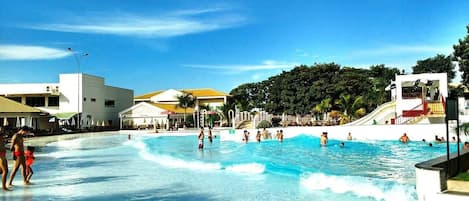 室外游泳池,恒温泳池