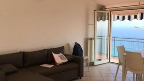 Uklassifisert bilde, 3 av 8, knapp