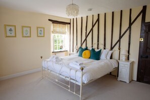 6 bedrooms, iron/ironing board, travel crib, free WiFi - Large Grade II Listed 17th Century Farm House In Stunning Rural Location Near Ocean (Bude)