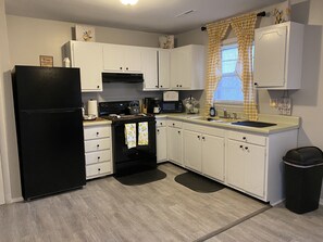 Private kitchen - Conveniently located near Southern Connecticut University and Yale University (Hamden)