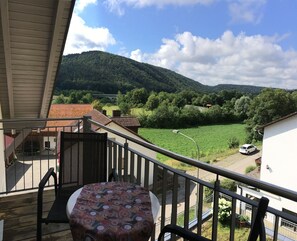 Apartemen Keluarga | Balkon