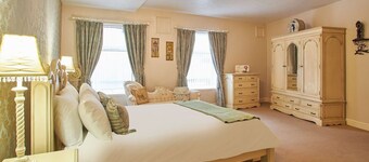 Host & Stay | Regency Mansions Apartment