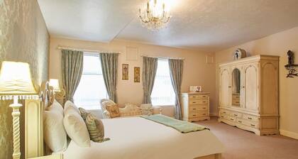 Host & Stay | Regency Mansions Apartment