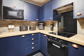 Refrigerador, microondas, horno, placa de cocina