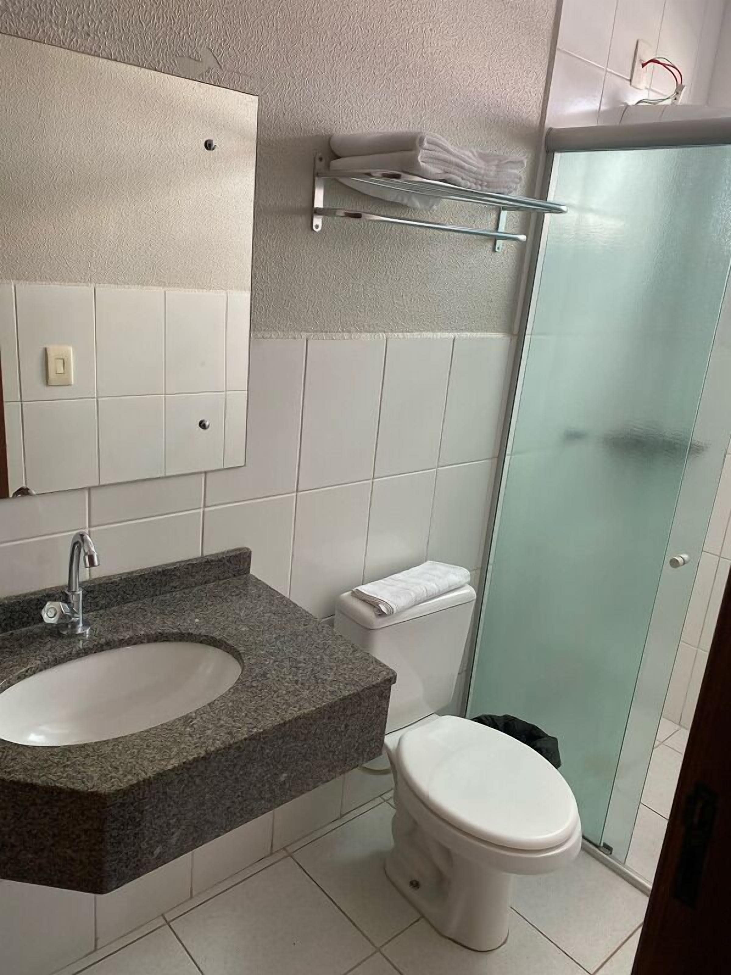 executive triple room, 3 single beds | bathroom | shower, towels