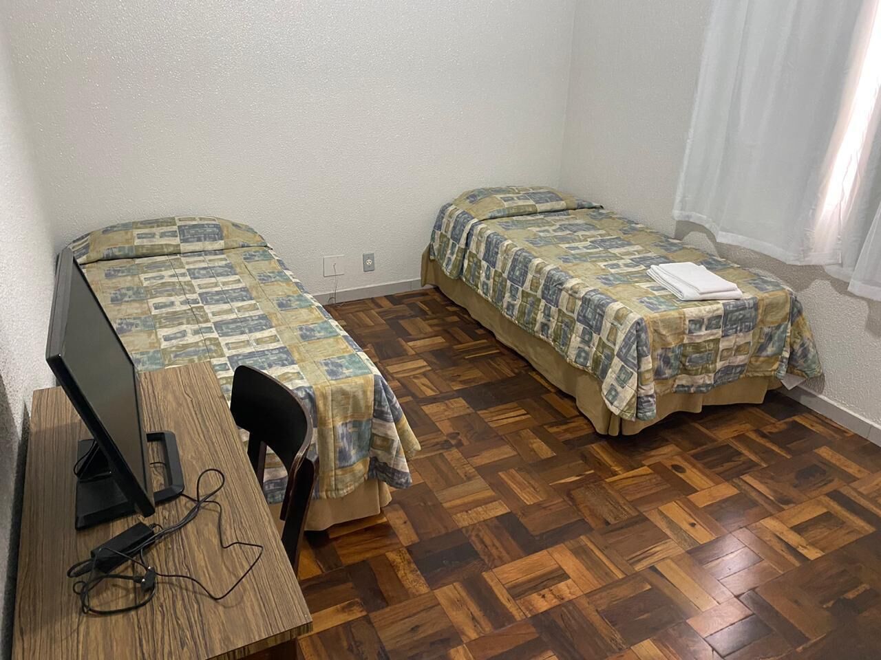 Bureau, rideaux occultants, chambres insonorisées, Wi-Fi gratuit