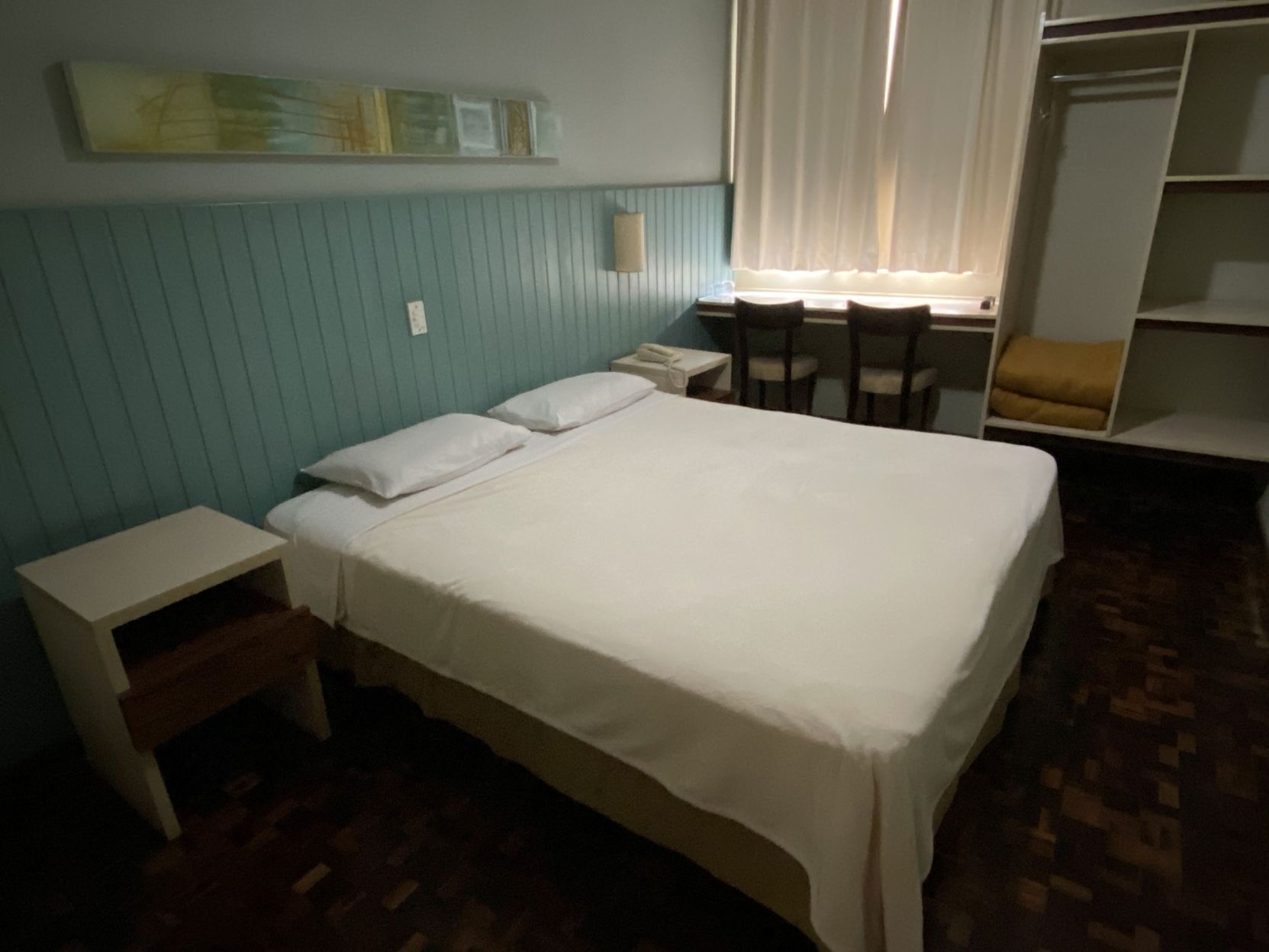 Bureau, rideaux occultants, chambres insonorisées, Wi-Fi gratuit