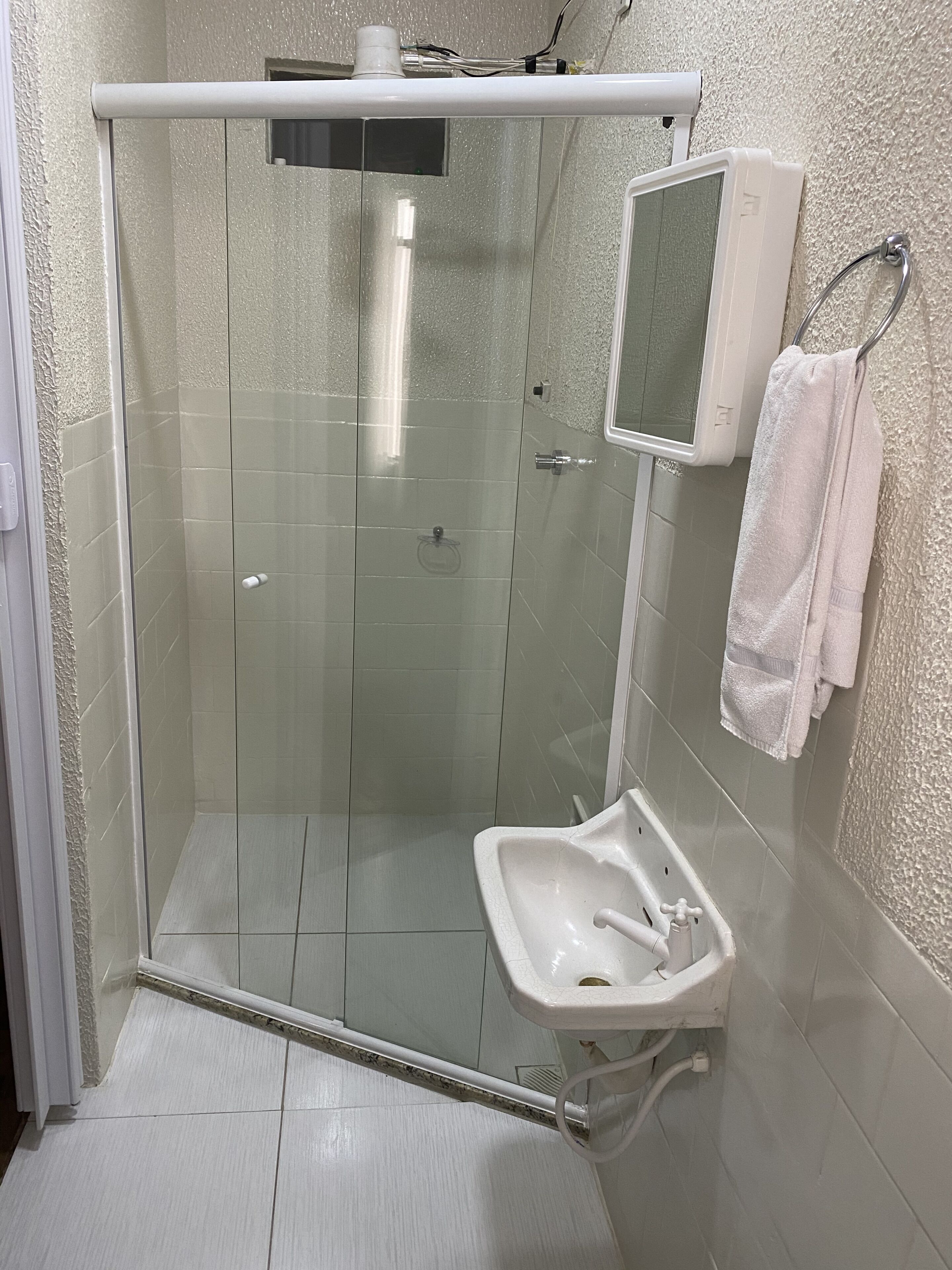 standard room | bathroom | shower, towels