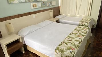 Quarto triplo executivo, várias camas | Escrivaninha, cortinas blackout, quartos à prova de som