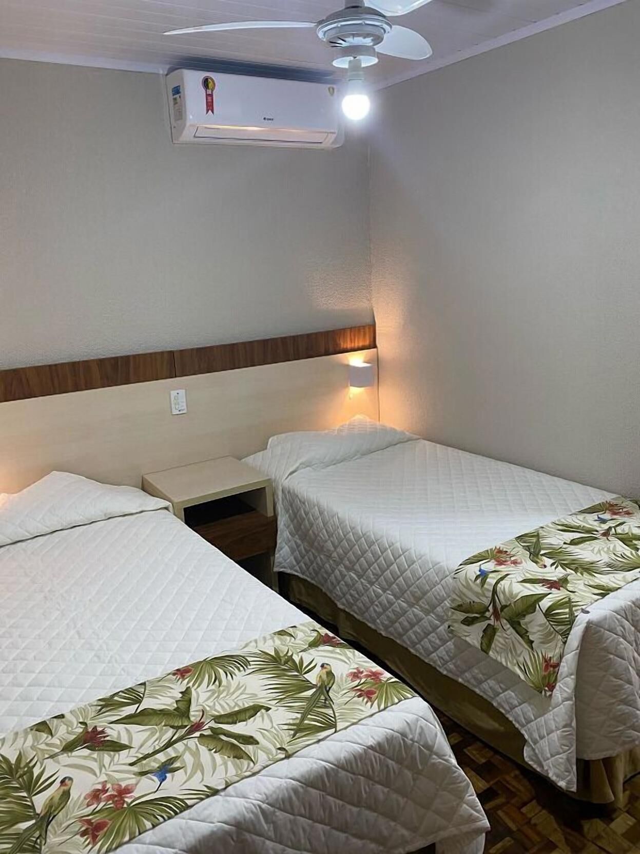 Bureau, rideaux occultants, chambres insonorisées, Wi-Fi gratuit