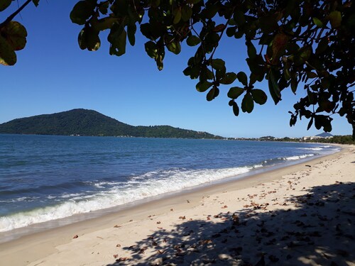 TRIPLEX COND HOUSE, - 4DORM.-POOL-100 MTS FROM THE BEACH - AIR CONDIC