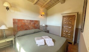 1 soverom, strykejern/-brett, reiseseng for barn og wi-fi