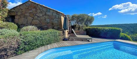 Lämmitetty uima-allas