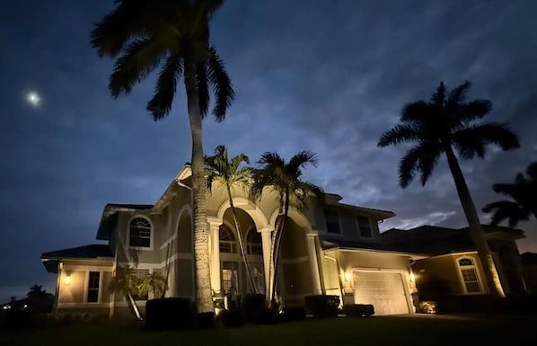 Exterior - Waterfront 5BR retreat with heated pool in Marco Island (Marco Island)