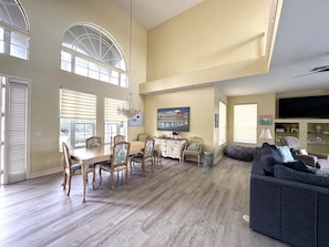 Dining - Waterfront 5BR retreat with heated pool in Marco Island (Marco Island)