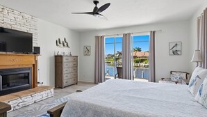 Unclassified image, 3 of 35, button - Waterfront 5BR retreat with heated pool in Marco Island (Marco Island)