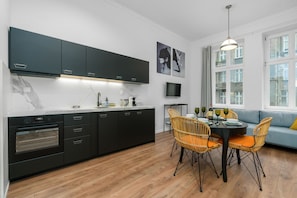 Studio, Kitchen | Living area - Apartment Poznan Matejki by Renters (Poznan)