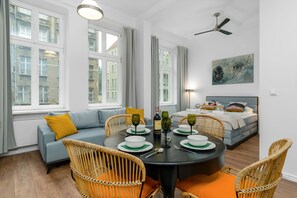 Studio, Kitchen | Living area - Apartment Poznan Matejki by Renters (Poznan)