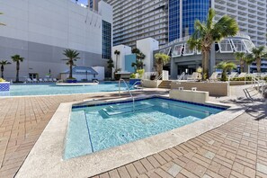 Piscine extérieure, piscine chauffée