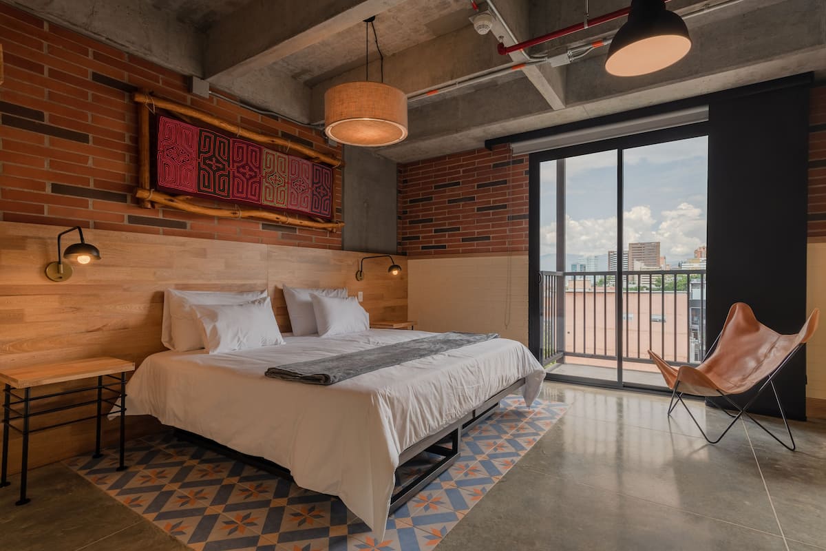 Camera Superior con letto matrimoniale o 2 letti singoli, balcone | 1 camera, Wi-Fi gratuito, lenzuola
