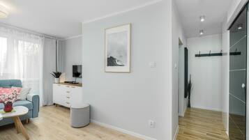 Televisión de pantalla plana de 32 pulgadas con canales por cable