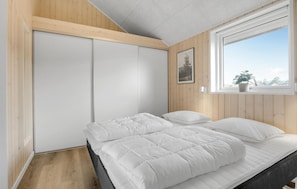 4 bedrooms, travel crib, free WiFi - 4 bedroom nice home in Odder (Odder)