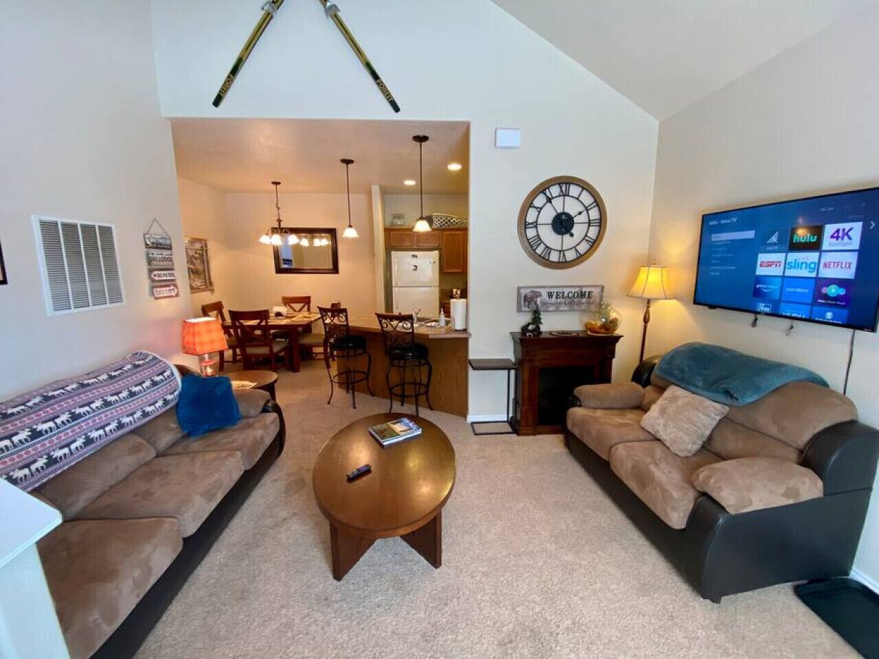 TV connectée, cheminée, jeux vidéo