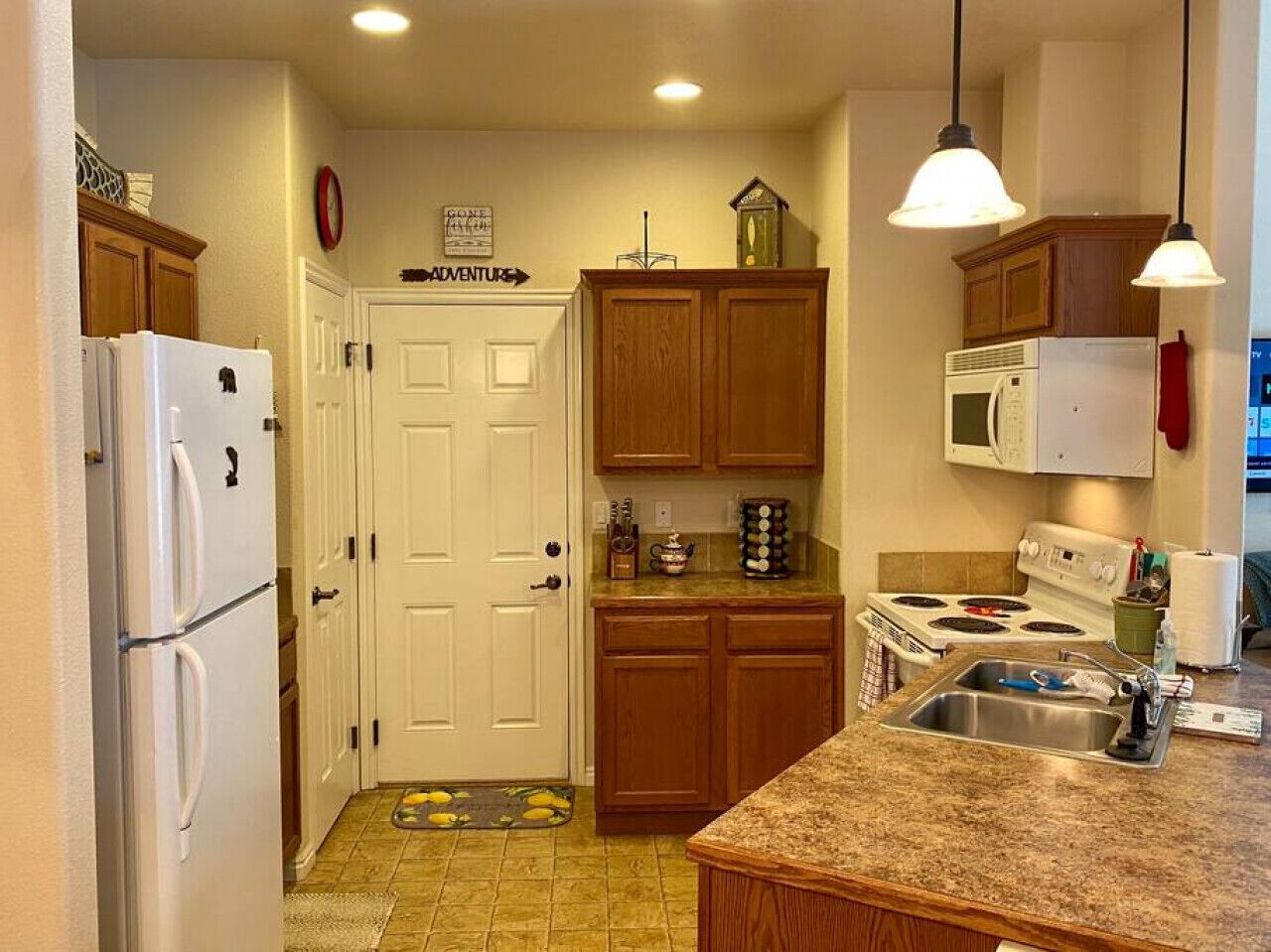 Geladeira, micro-ondas, fogão, cooktop