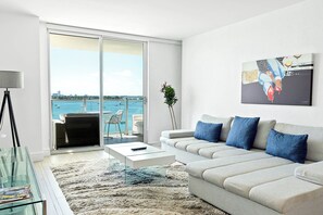 Superior Condo, 2 Queen Beds, Balcony, Bay View - 1100 West Avenue By MWG Hospitality (Miami Beach)
