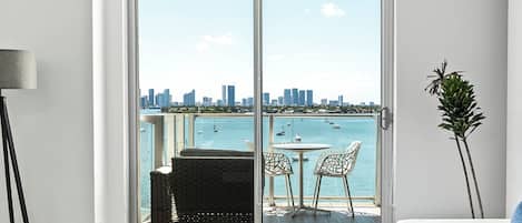 Superior Condo, 2 Queen Beds, Balcony, Bay View