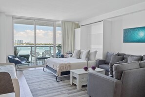 Premium Studio, 1 Queen Bed, Balcony, Bay View - 1100 West Avenue By MWG Hospitality (Miami Beach)