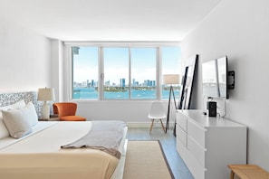 Deluxe Studio Suite, 1 King Bed, Balcony, Bay View | Premium bedding, individually decorated, individually furnished