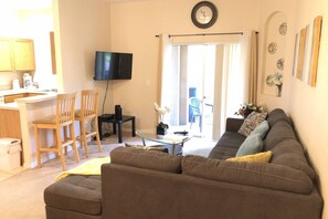 Apartment (110 Regal Palms) | Living area