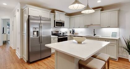 Luxury Garden Apartment on Liberty W/ Parking