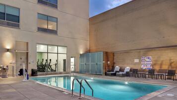 Kolam renang outdoor