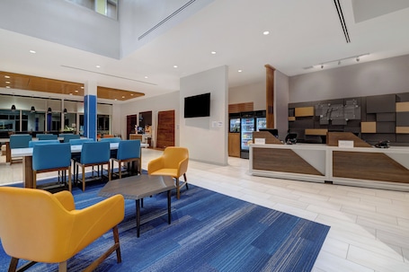 Exterior. Holiday Inn Express & Suites Glendale Downtown by IHG