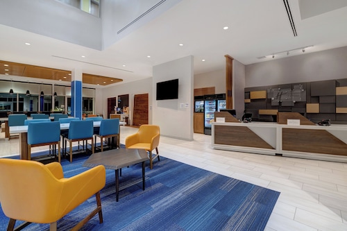 Holiday Inn Express & Suites Glendale Downtown by IHG