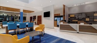 Holiday Inn Express & Suites Glendale Downtown by IHG