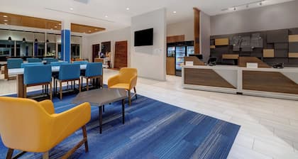 Holiday Inn Express & Suites Glendale Downtown by IHG
