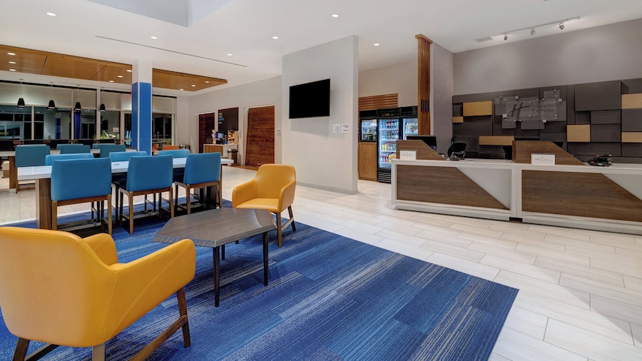Holiday Inn Express & Suites Glendale Downtown by IHG