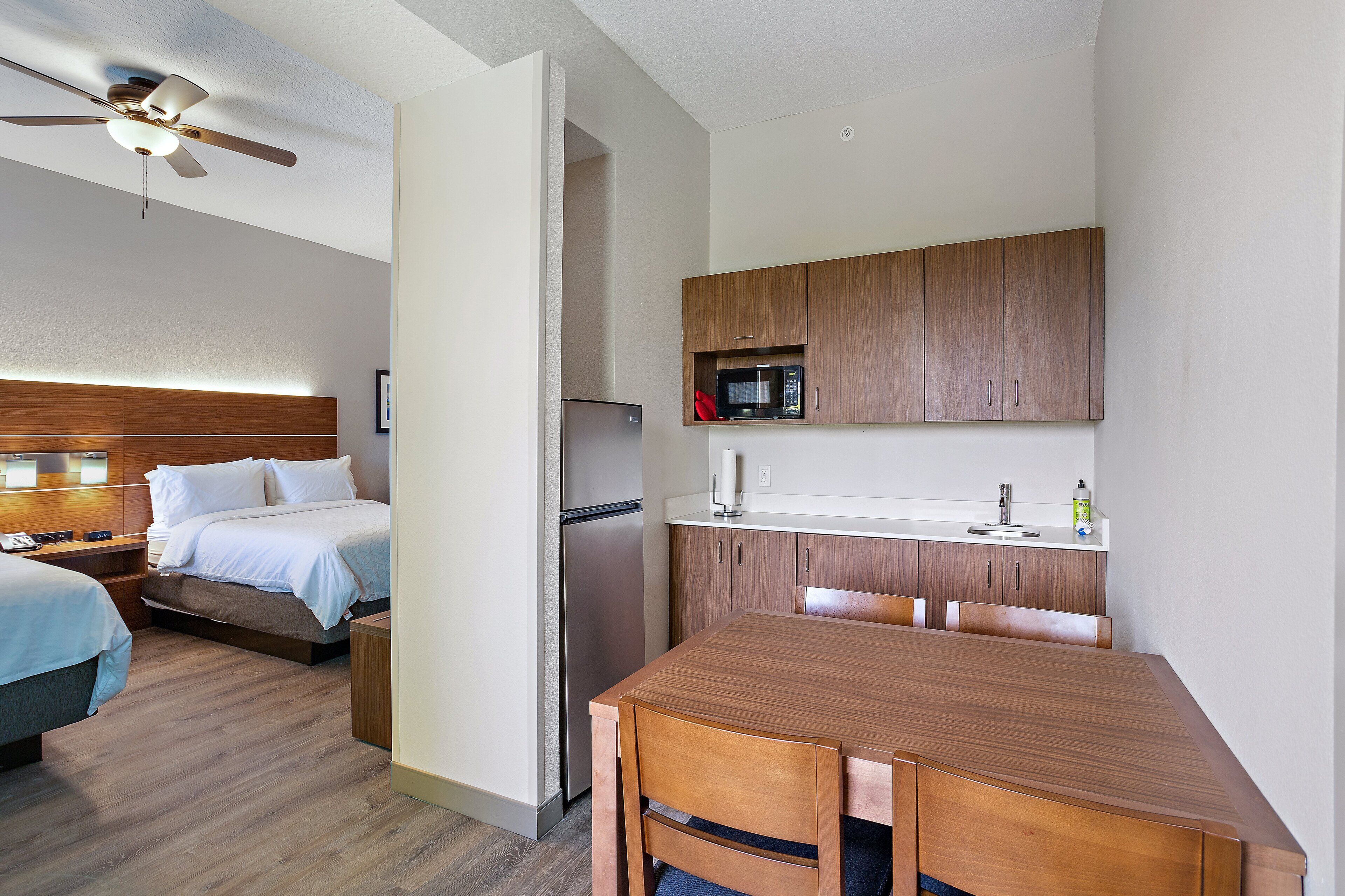 suite, 2 bedrooms | private kitchen | mini-fridge, microwave, coffee/tea maker
