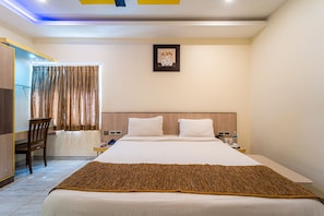 Standard Room | 1 bedroom, in-room safe, desk, laptop workspace