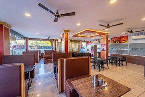 Restaurant - Thaneegai Residency (Puducherry)