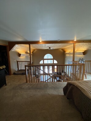 3 habitaciones, tabla de planchar con plancha, wifi y ropa de cama 