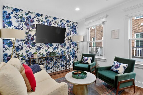 Liberty Lane Carriage House With Garage Spot!
