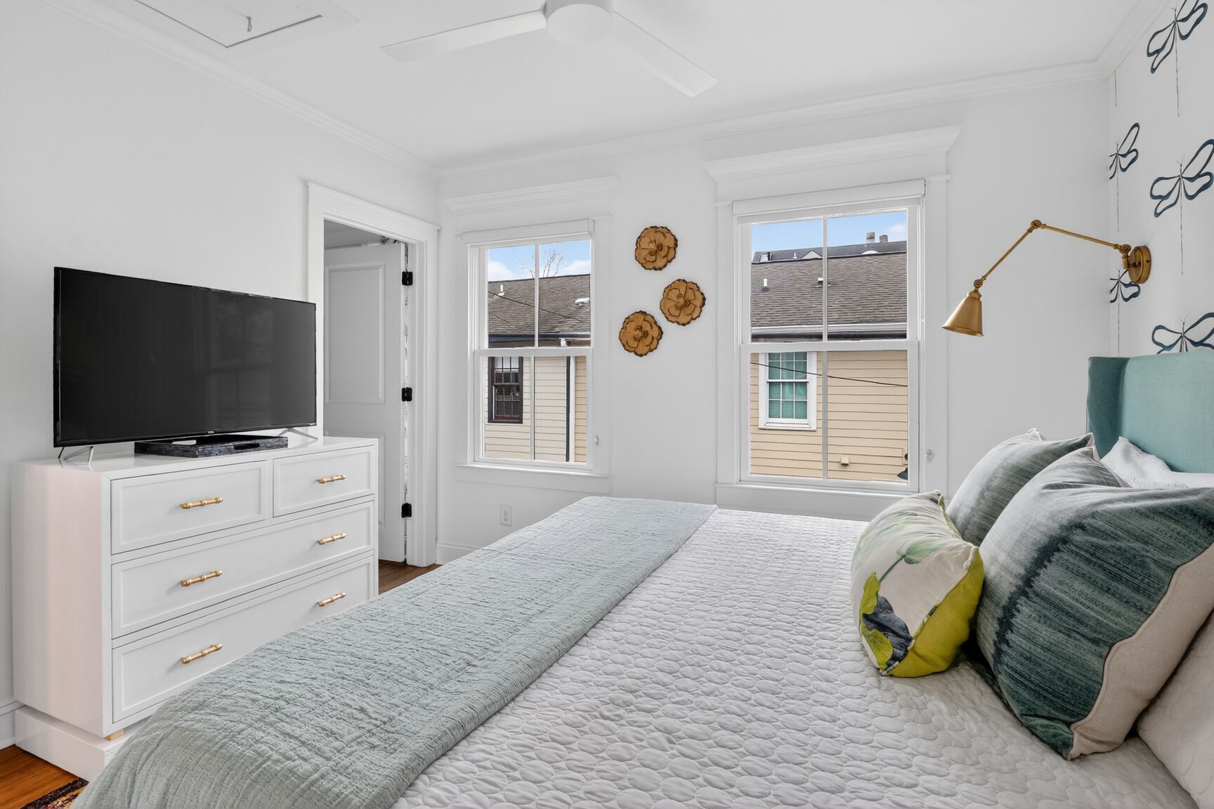 1 dormitorio, tabla de planchar con plancha, wifi y ropa de cama